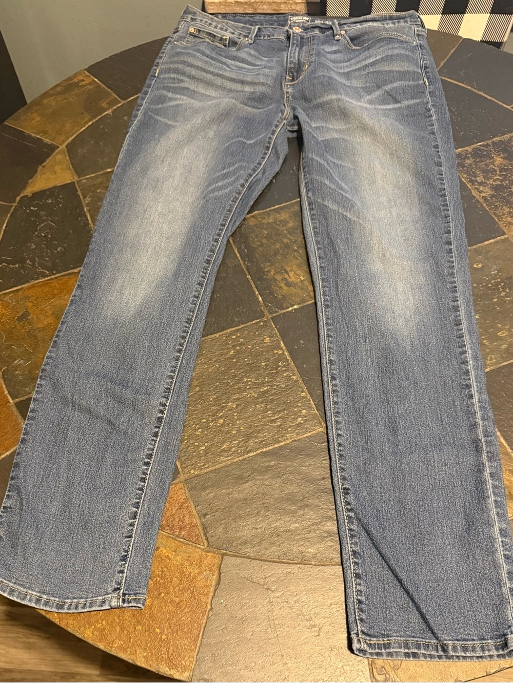 Levi's Women's Straight Leg Jeans in Light Blue Wash